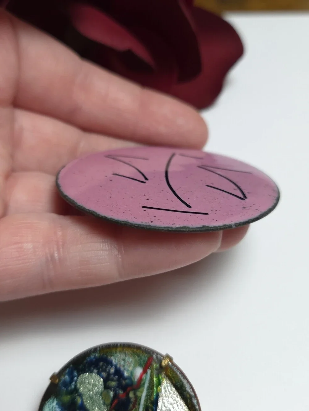 4 Vintage Handmade Brooches Red Pink & Paint Swirl Enamel om Copper 1 Ceramic